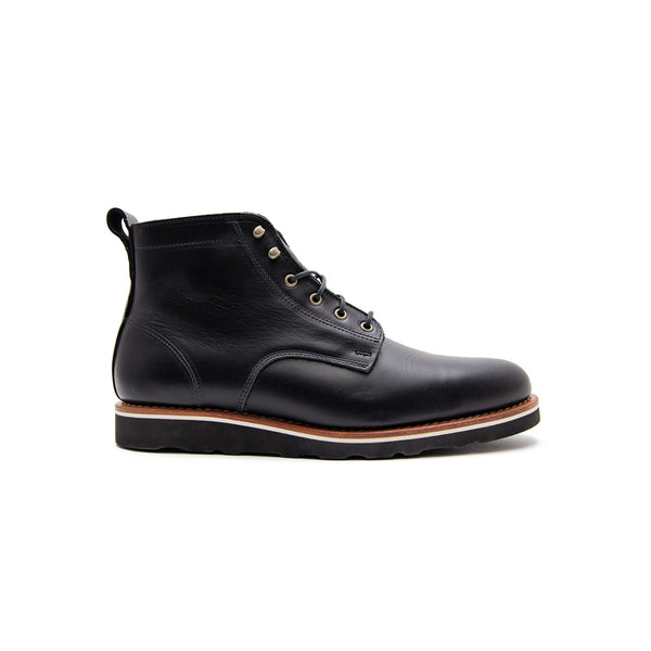 Ayers - HELM Boot in black side view